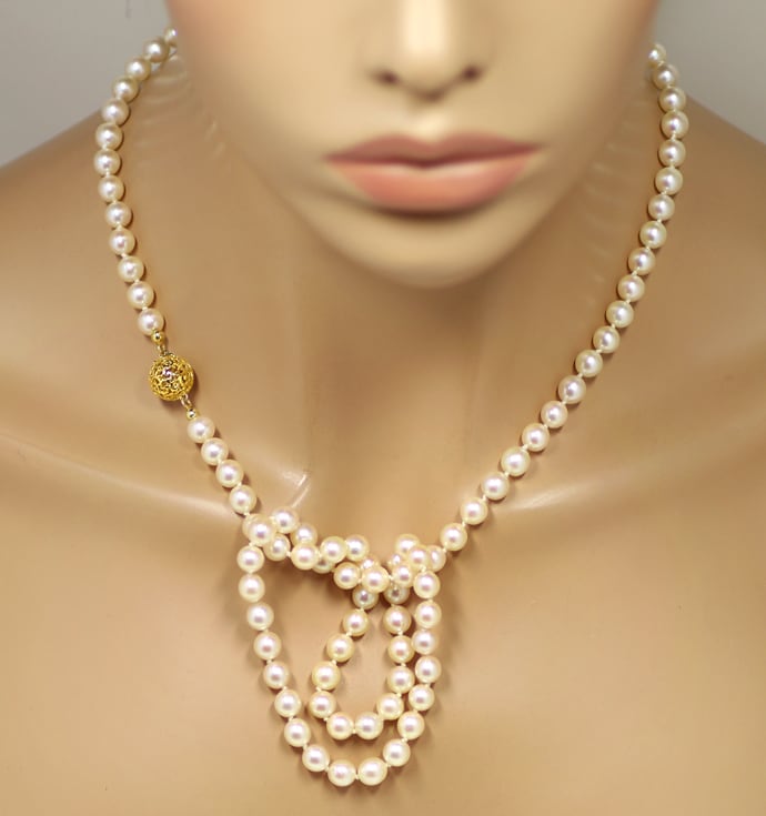 Foto 5 - Lange Akoya Perlenkette, durchbrochenes Kugelschloß, S1718